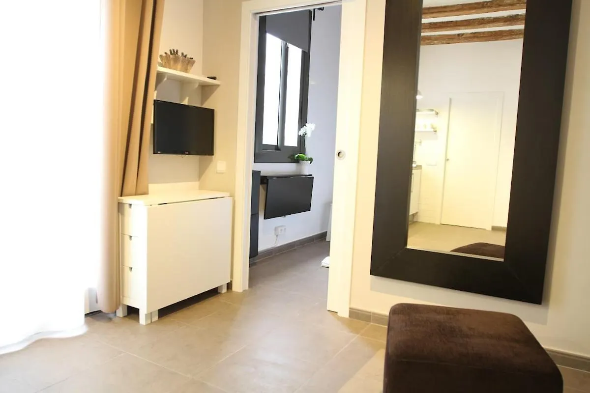 Lodging Apartments Almirall Beach 42 바르셀로나