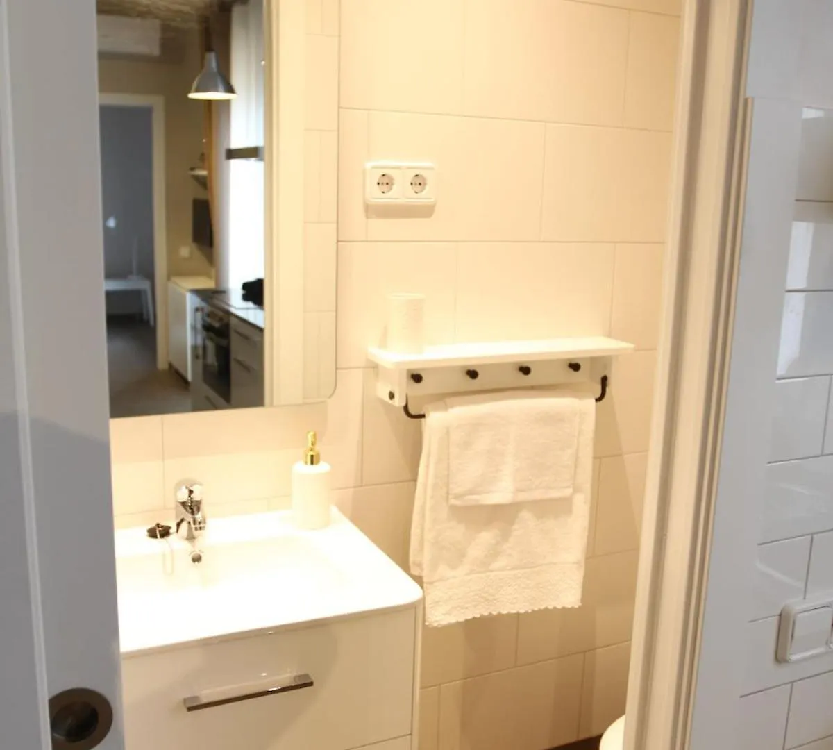 Lodging Apartments Almirall Beach 42 바르셀로나